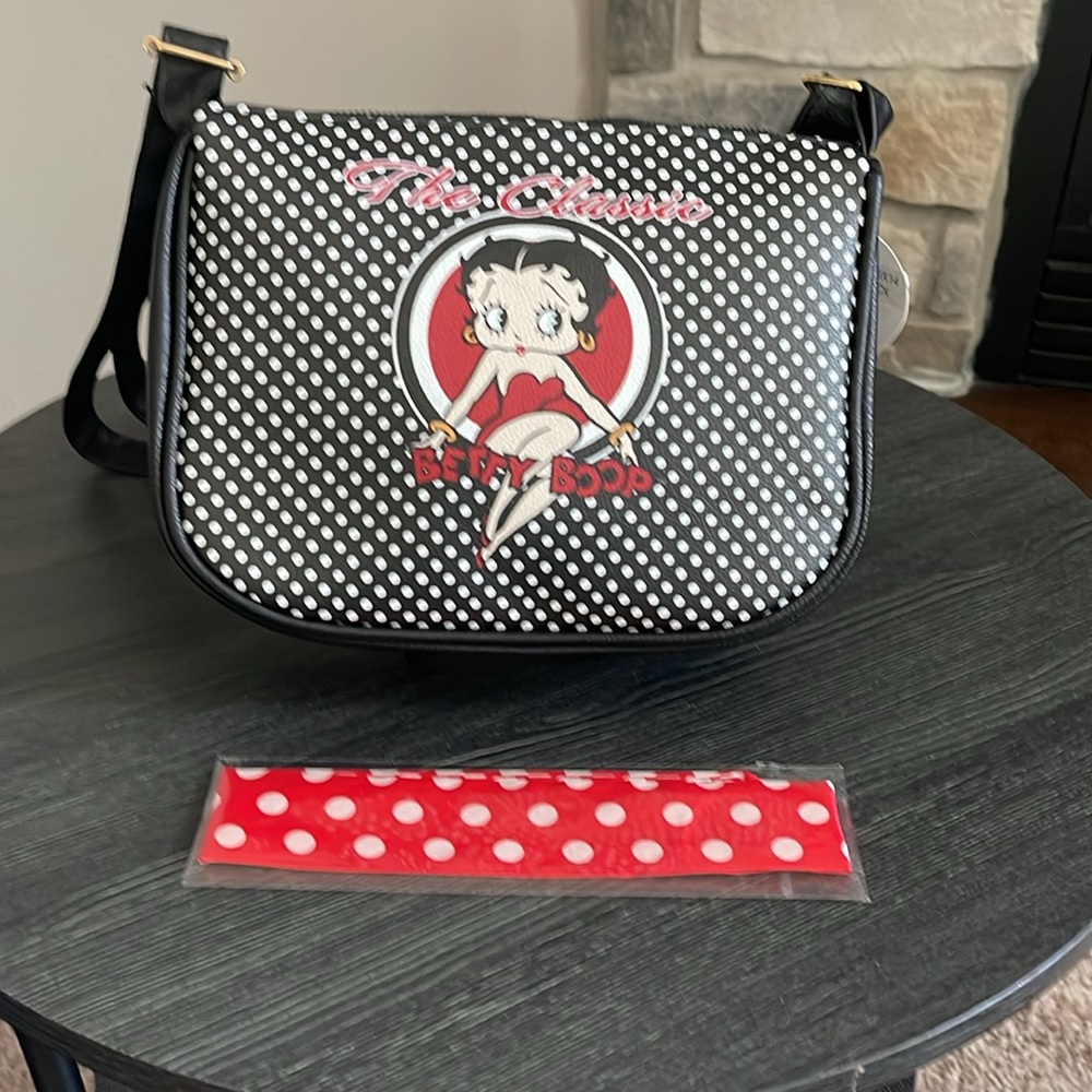 Betty Boop Bundle- Satchel/Crossbody, Socks and Twilly - Picture 3 of 9